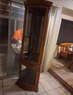 Woden display with glass shelfs