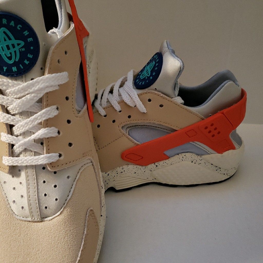 Nike Huaraches men Size 9/ Woman 10.5