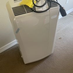 Like New DeLonghi Air Conditioner Unit