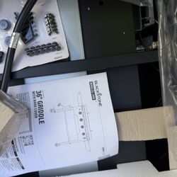 Blackstone 36" Culinary Omnivore Griddle with Hood 4 -Burner Liquid propane Flat Top Grill