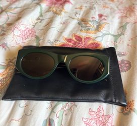 QUAY SUNGLASSES So What
