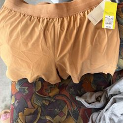 all in motion run shorts 5” woman’s  Size medium