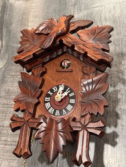 5 Leaf & Bird 1/4 Hour 1 Day Mechanical Carved Cuckoo Clock 25cm By TRENKLE      C3)