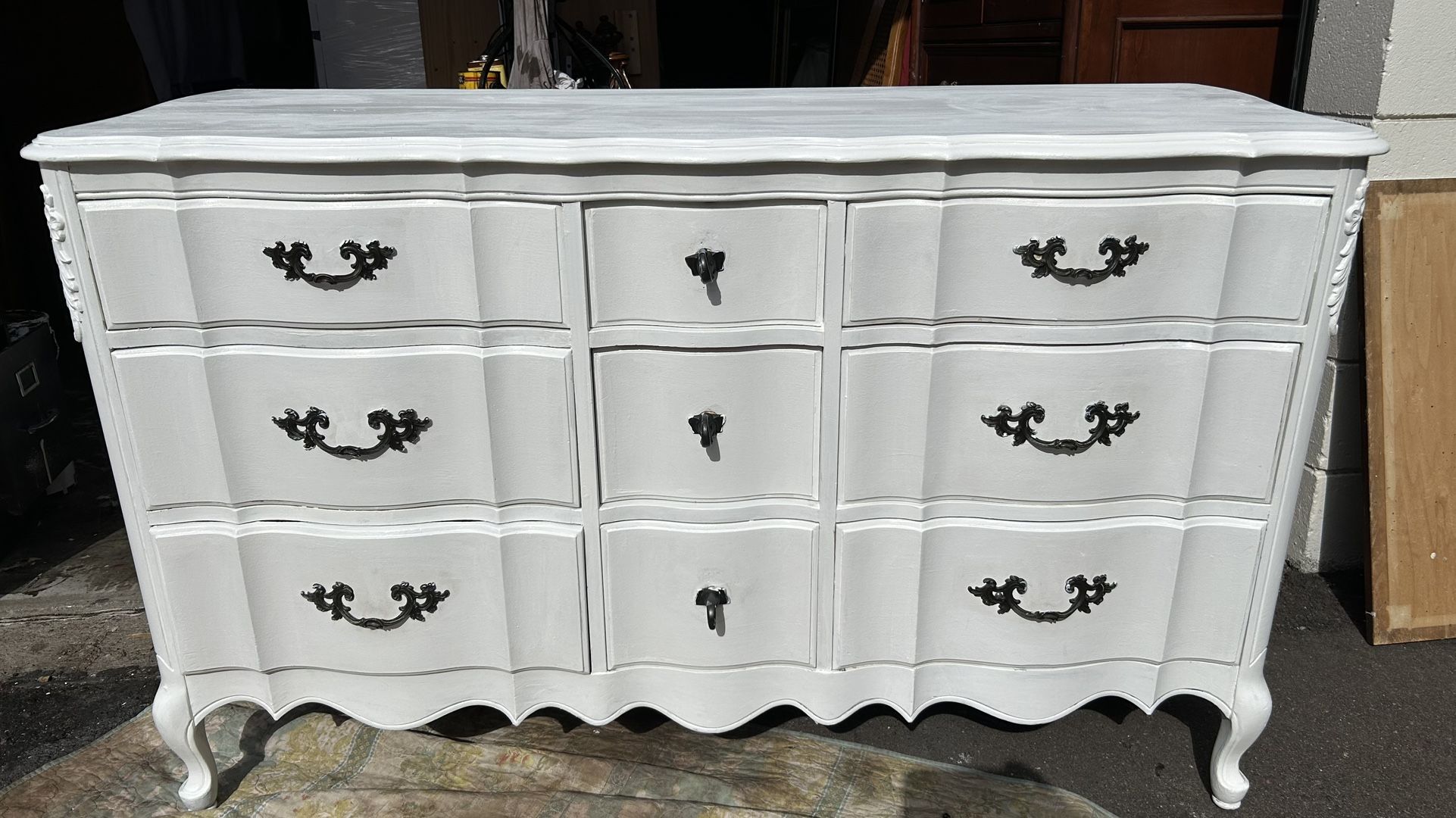 vintage French provincial dresser white 9 drawers solid wood L58”*D20”*H35”(address in description) 👇delivery 🚚 available within 15 miles with extr