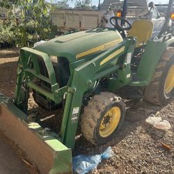 John Deere3038 E