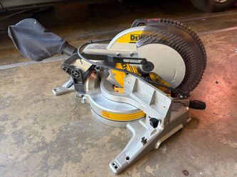 Dewalt 12-in 15-Amp Single Bevel Compound Corded Miter Saw