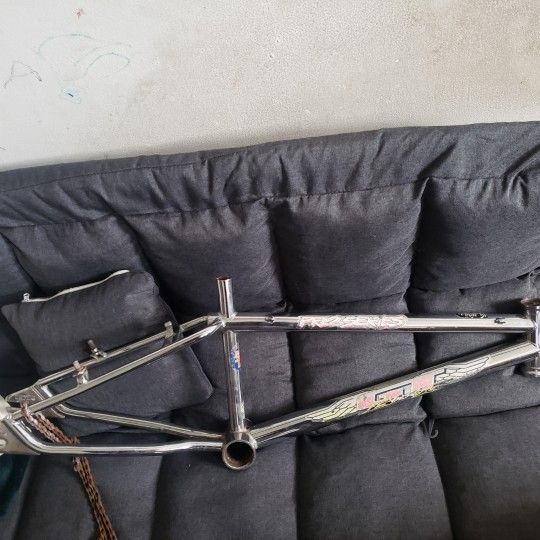 1994 GT PRO SERIES 20' (FRAME ONLY)