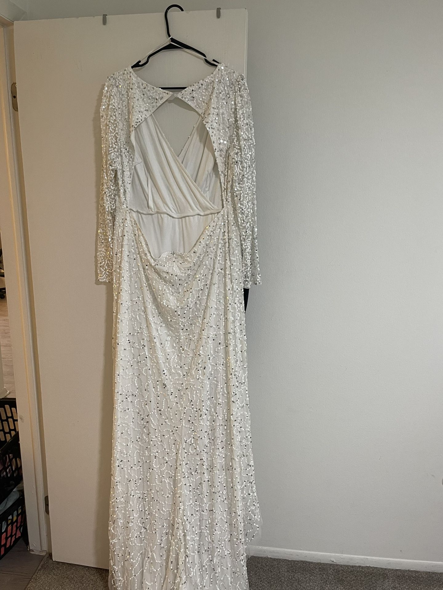 Simple And Elegant Wedding Dress