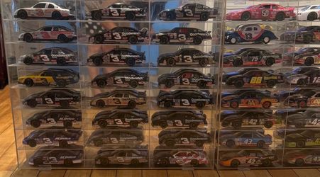 Huge lot of NASCAR  1:24 Diecast Collectible Cars Earnhardt, Gordan, Many More