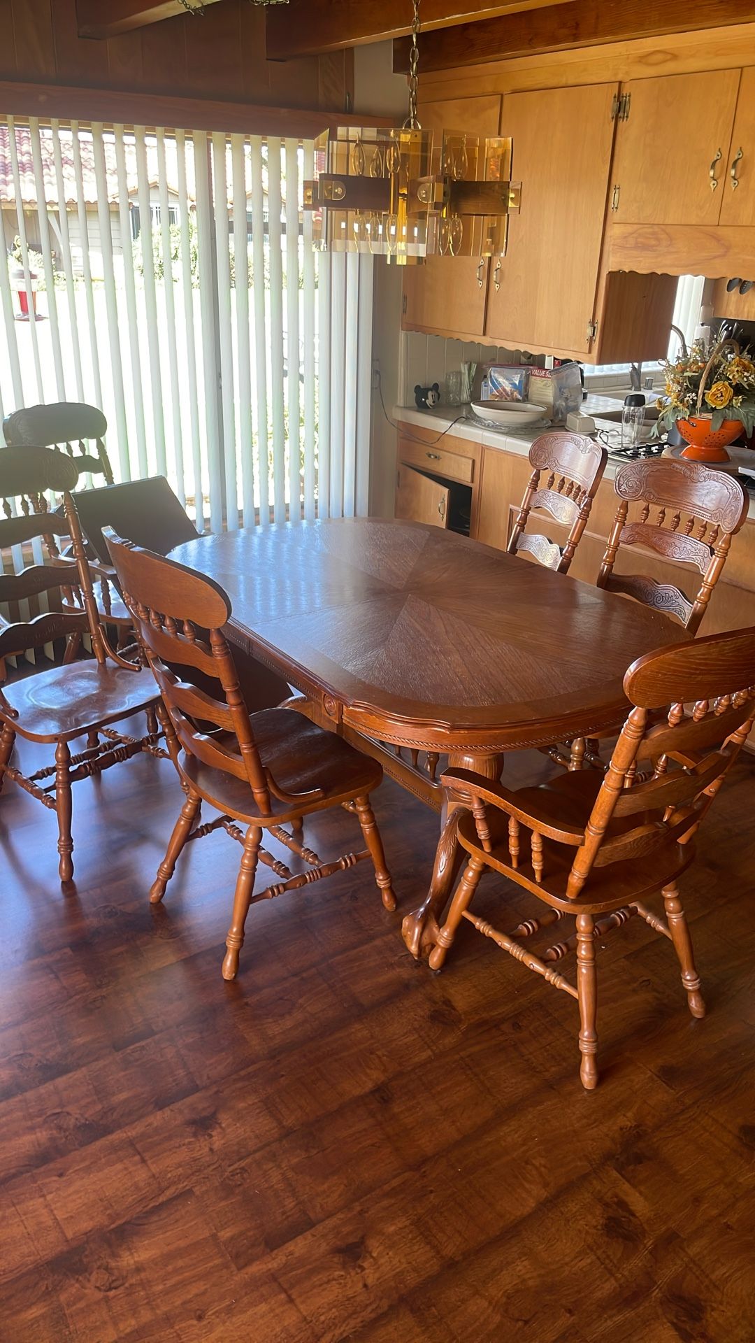 Beat Claw Kitchen Table And Chair With Extension