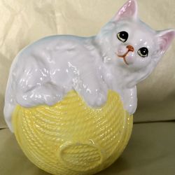 Vintage planter, kitten on ball of yarn By NAPCO
