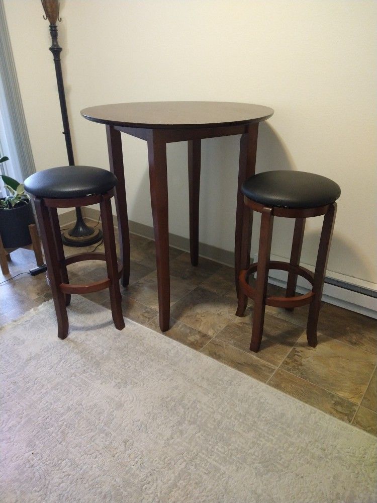  Bar Stools and Table For Small Kitchen 