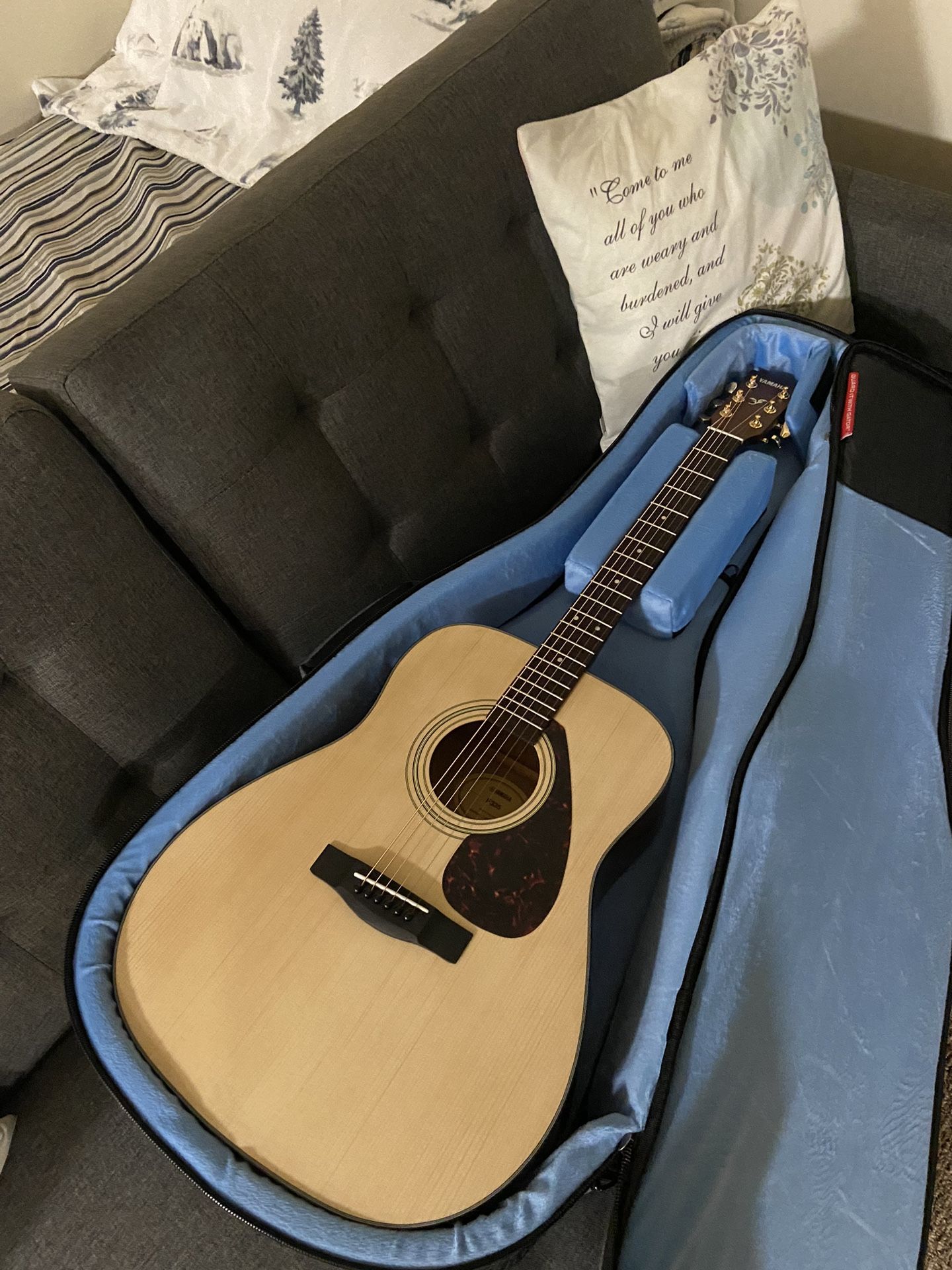 Yamaha Acoustic Guitar