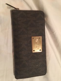 Micharl Kors wallet authentic
