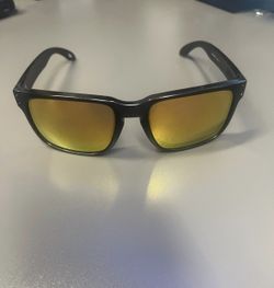 Oakley Holbrook OO9102-N855 Sunglasses - Matte Black Frame with Gold Lenses  This listing is for a pair of Oakley Holbrook sunglasses, a timeless and 