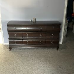 Medium Dresser