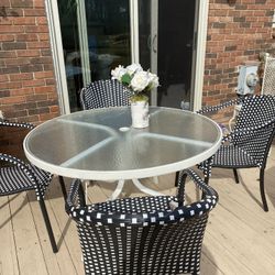 Very  Beautiful six chair brand New with the table