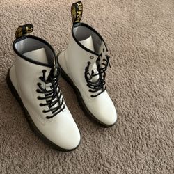Dr marten Boots