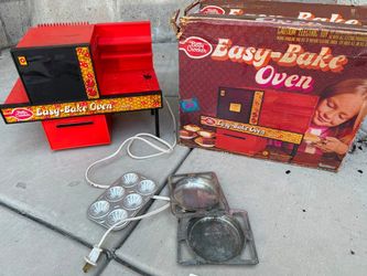 Vintage 1970s Betty Crocker Easy-Bake Oven w/ Original Box & Pans