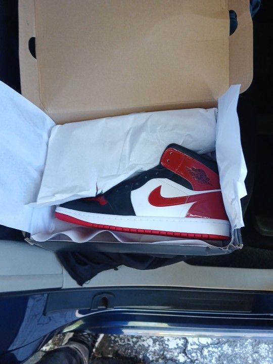 Jordan 1 Mid Varsity Red 