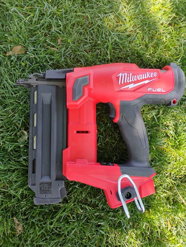 Milwaukee Fuel M18 Nailer 