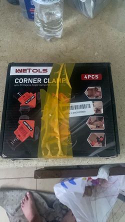 Corner clamps