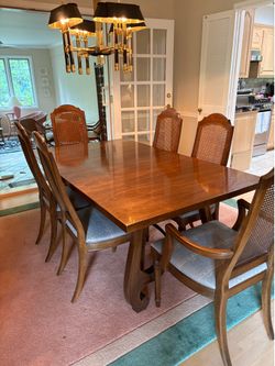 Drexel Furniture dining table and 6 chairs