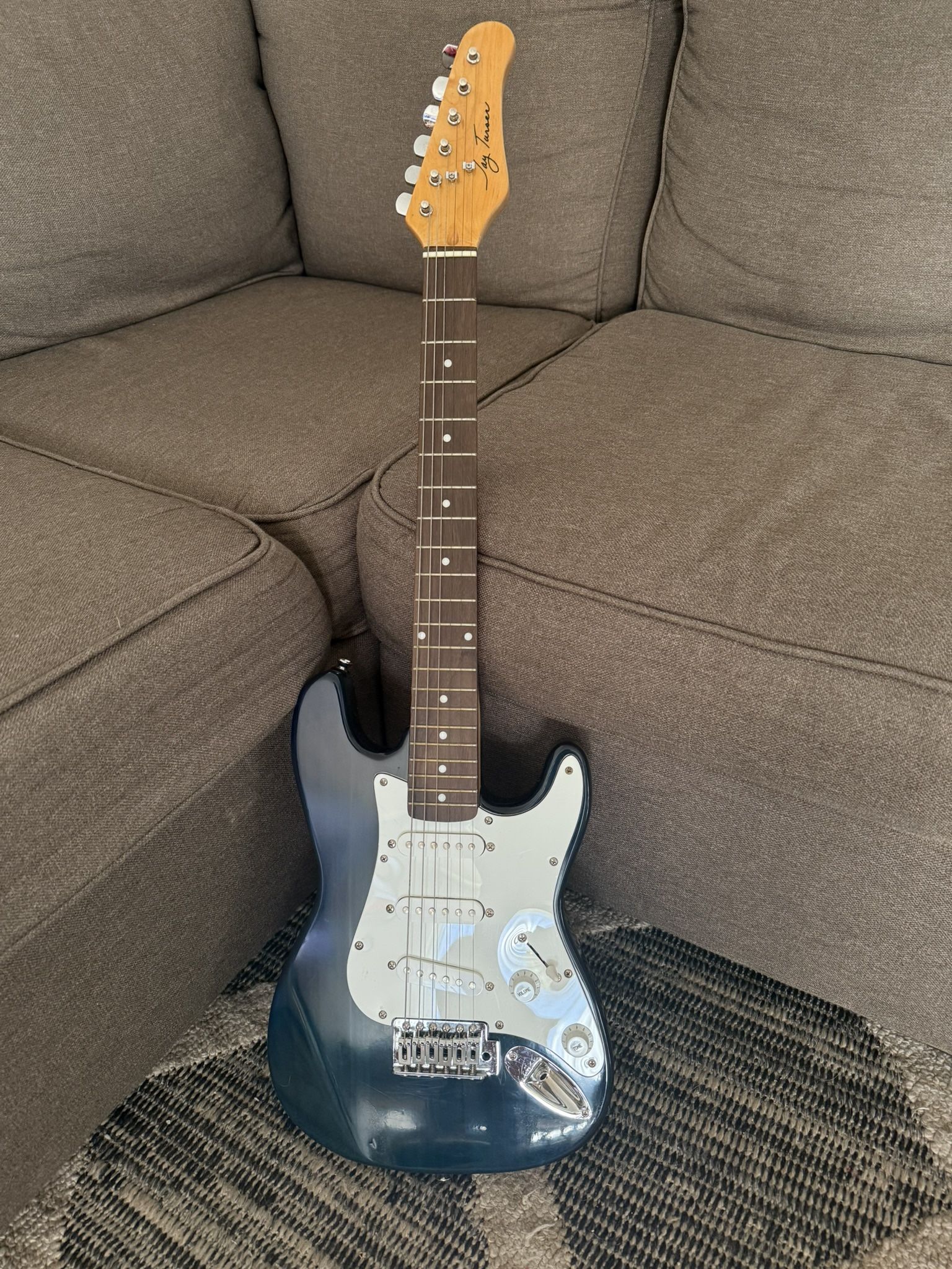 Jay Turser JT-30-BK-A-U Jr. Double Cutaway Guitar