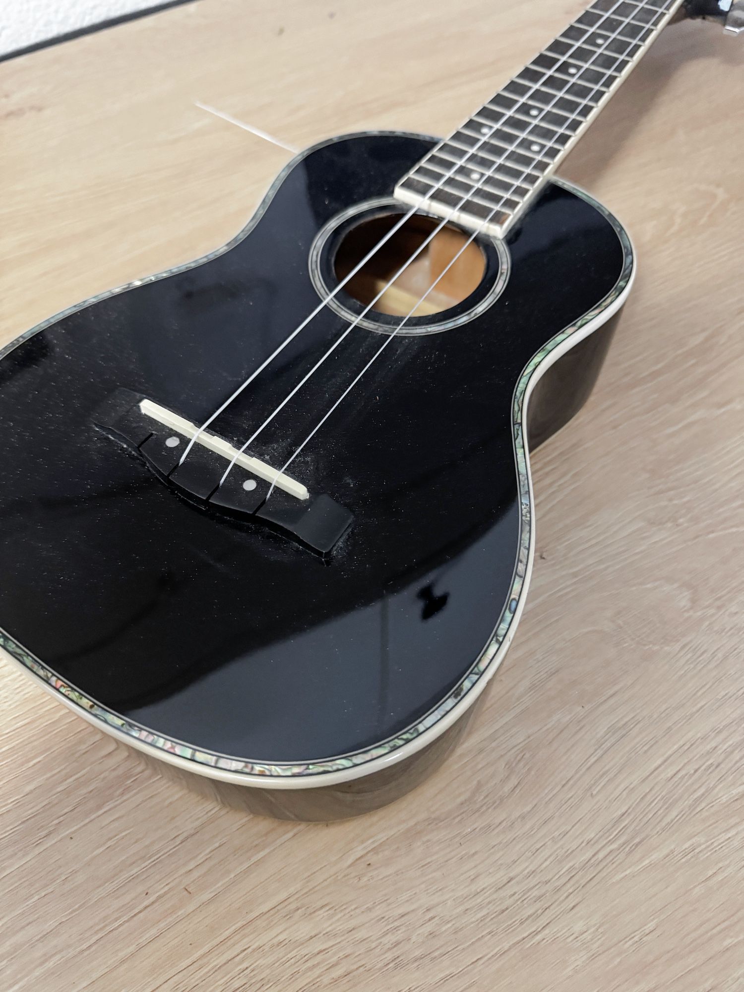 🎸 Mitchell MU75BK Concert Ukulele – Great Condition!