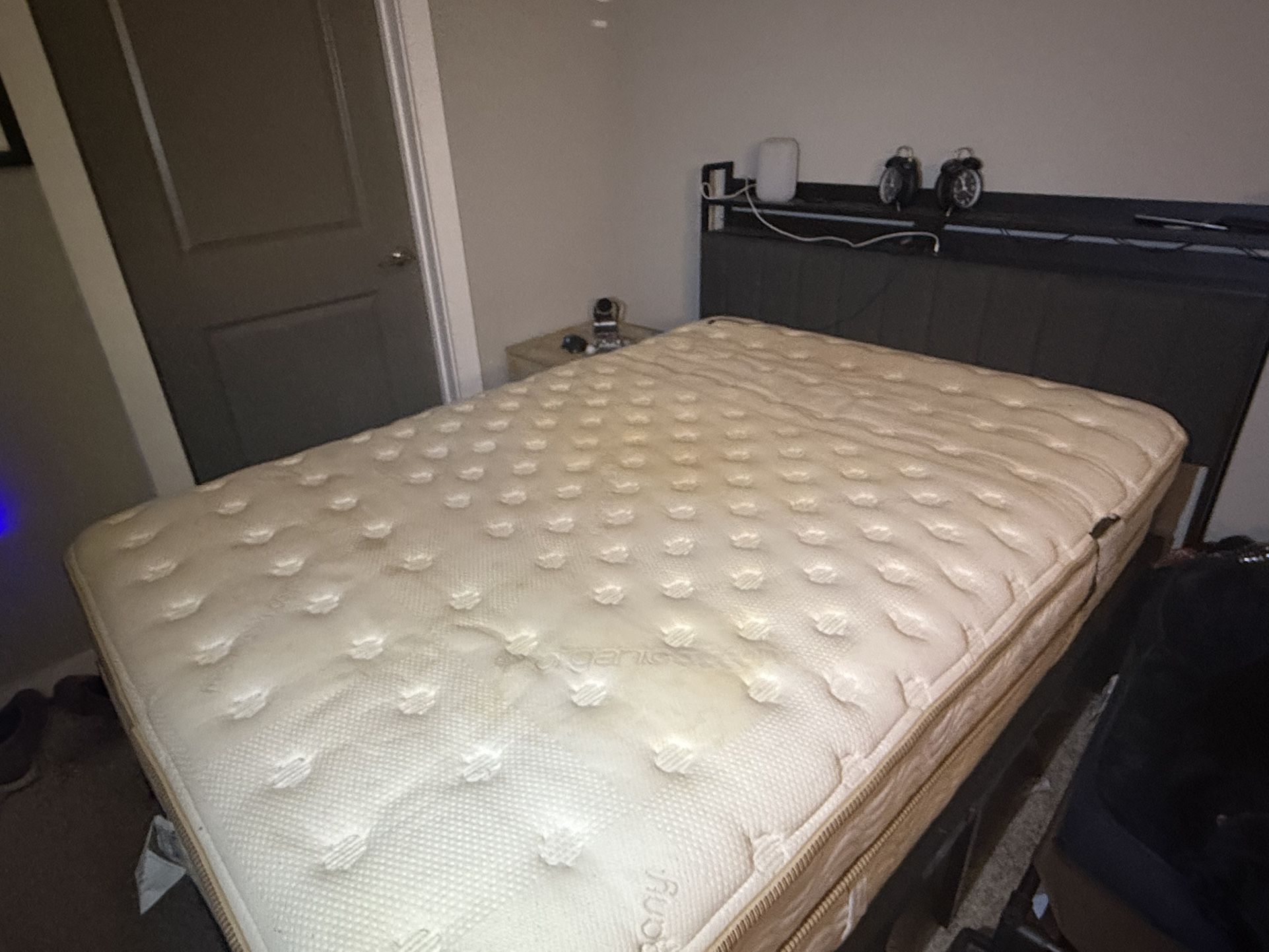 Full Size Saatva Luxury Firm 14in Mattress With Bed Frame And Headboard