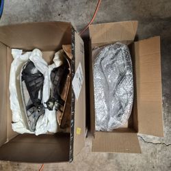 03 chevy tahoe. Front lights complete set 