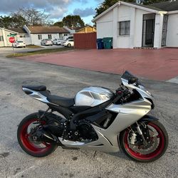 SUZUKI GSX 600CC
