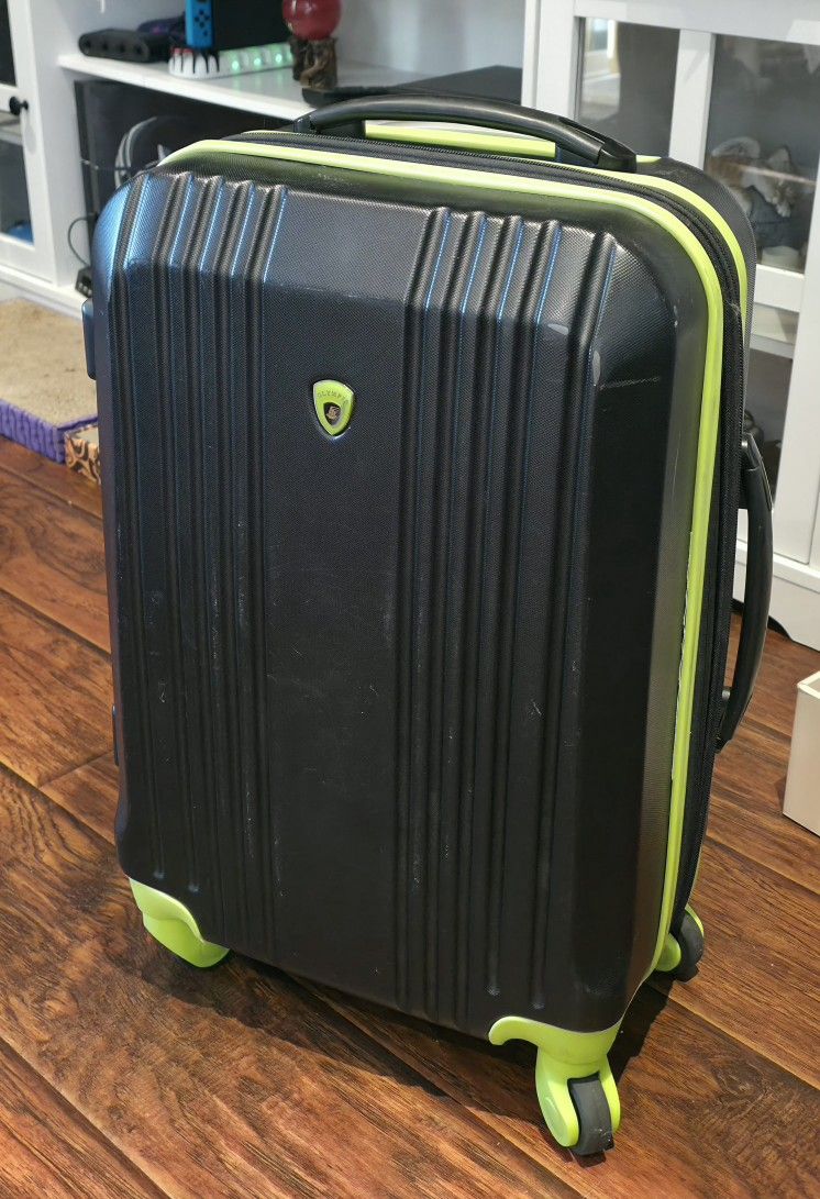 21" Carry-on Luggage