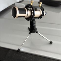Podcast Microphone W/ Tripod