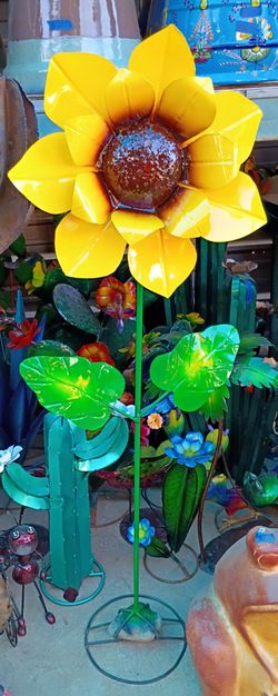 New Metal Painted Sunflower
Approx.
5ft. x 1ft.7" $89.00