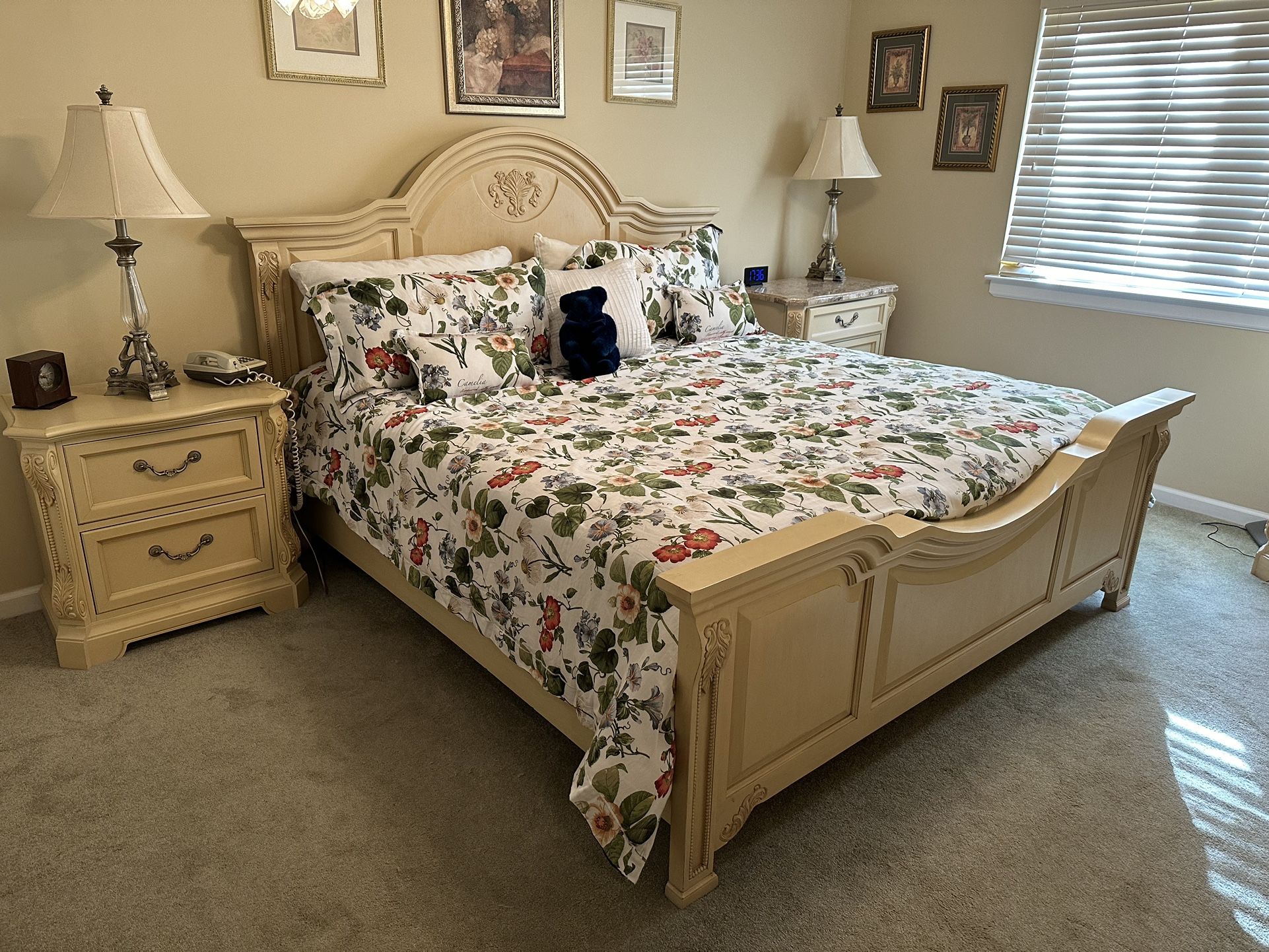 Thomasville 5 Piece Bedroom Set for Sale in Woodbury, NY - OfferUp