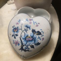 Rochard Limoges Hand Painted Heart Shaped Trinket Bix
