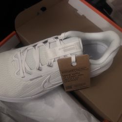 Running Nike Shoes 9.5