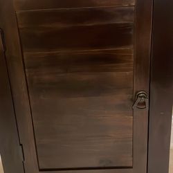 Hutch With Magnetic Closure  On Door Has One Shelf It’s In Excellent Condition