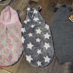 Dog Sweaters/clothing Size Medium 