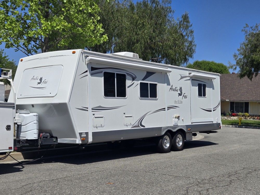 2010 Northwood Arctic Fox 29L silver edition