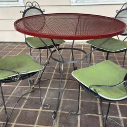 Patio Table w 4 Chairs
