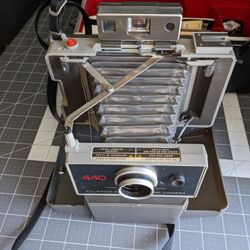 Vintage polaroid Model 440 Land Camera
