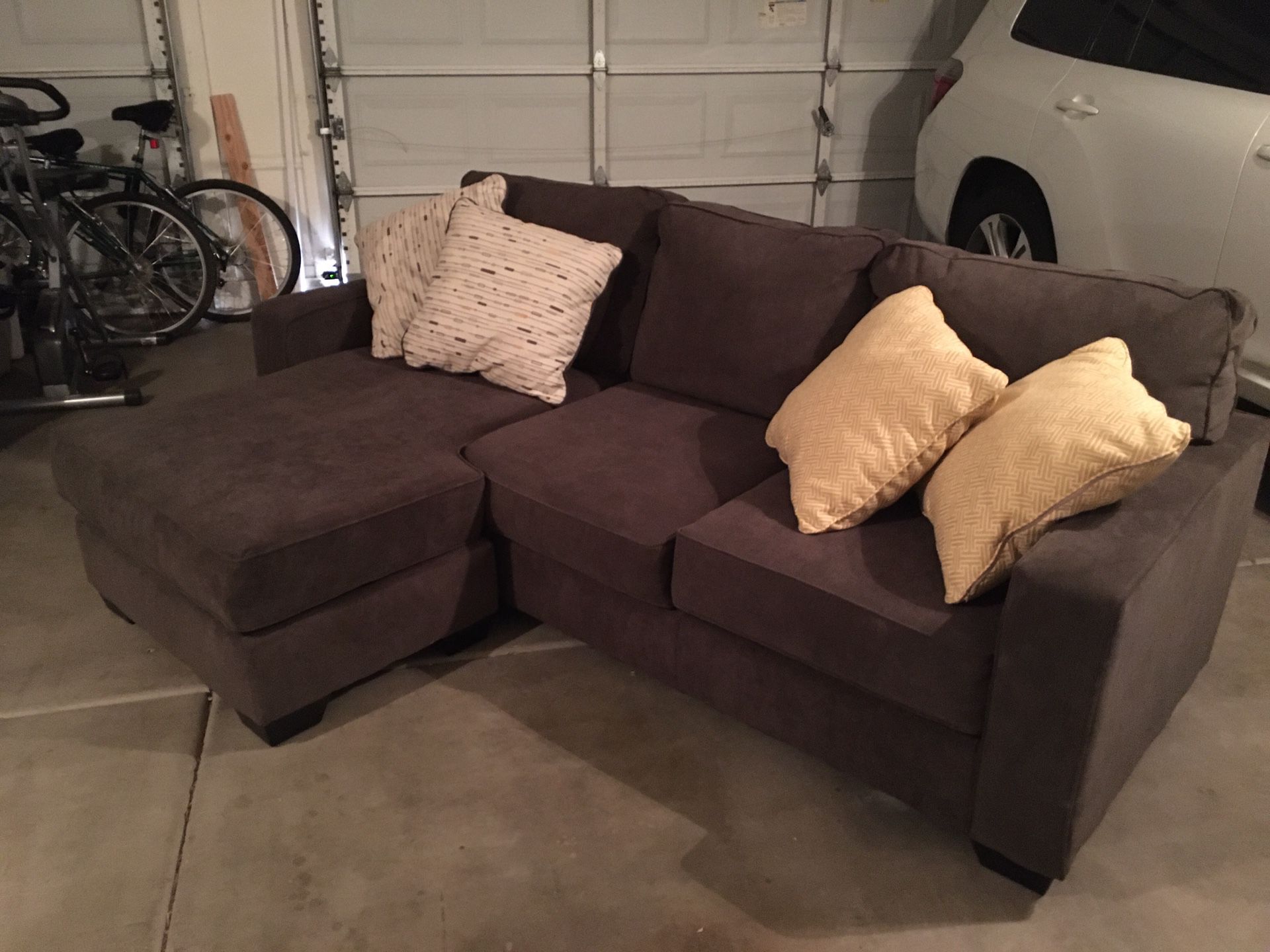 Sectional couch in like new condition