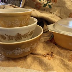 Pyrex 5 Piece Collection Vintage Butterfly Pattern