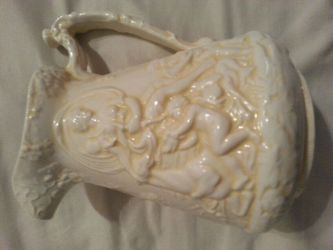 Vintage 1976 Classic Jar. Beautiful art.