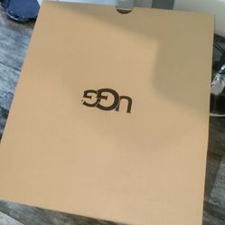 Women's UGG BOOTS SZ 8 WOMEN'S  80 Each Steal