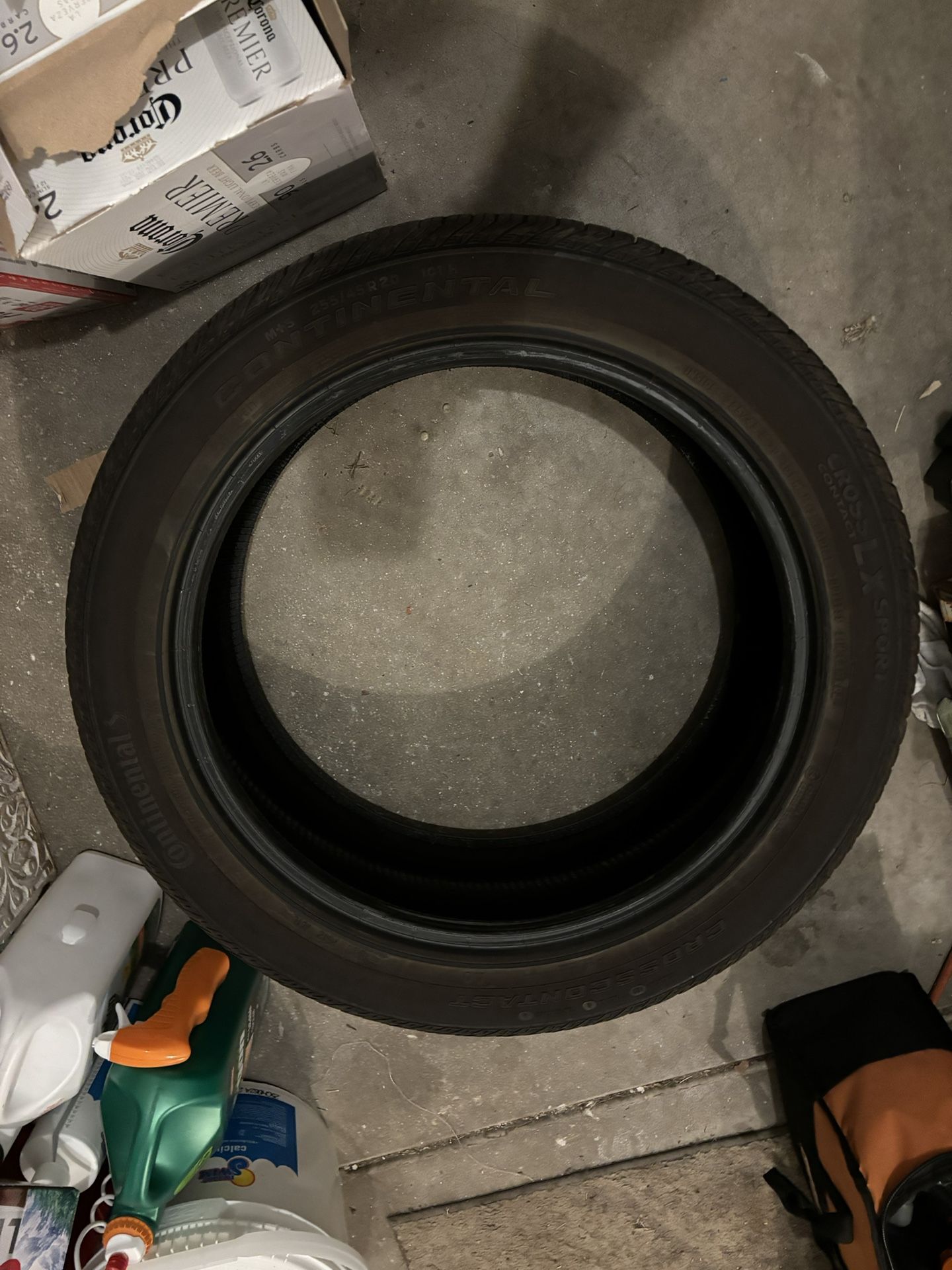 255/45 R20 Continental Tire