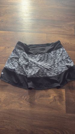 Lululemon skirt size 10