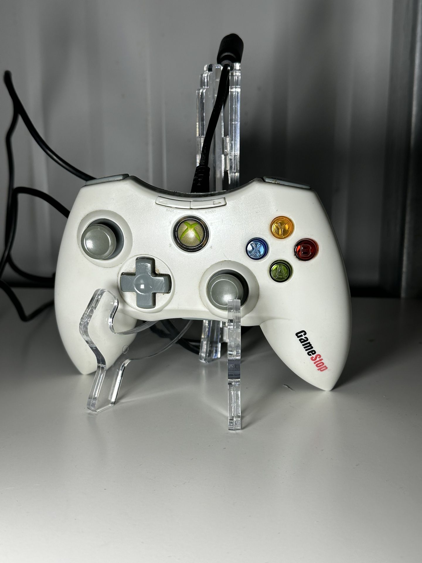 Gamestop Mad Catz Xbox 360 Wired Controller Game Pad 47161 White with Breakaway